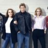 THE MOODYS: L-R: Jay Baruchel, Elizabeth Perkins, Denis Leary, Chelsea Frei and Francois Arnaud in season two of THE MOODYS premiering with two back-to-back episodes Thursday, April 1 (9:00-9:30 PM ET/PT and 9:30-10:00 PM ET/PT) on FOX. ©2021 FOX MEDIA LLC. Cr. Cr: Kharen Hill/FOX