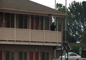 Mother of 4-year-old found dead at Kennewick motel charged, nationwide warrant issued for father