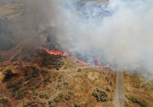 Columbia Park Trail closed while Kennewick crews battle brush fire