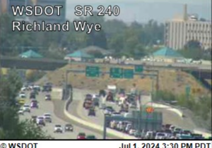 Multi-vehicle crash on westbound SR 240 in Richland blocks lanes