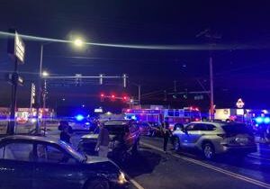 Four-car crash in Kennewick blocks intersection on West Clearwater Avenue