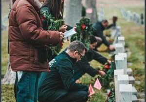 Wreaths Across America honors veterans’ graves