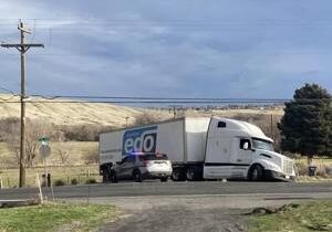 Semi-truck blocks Benton City road
