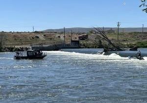 Firefighter rescued from Yakima River after boat gets stuck near Horn Rapids Dam