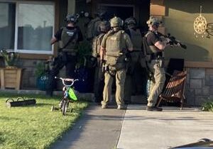 Police, SWAT arrest wanted felon in Kennewick following standoff