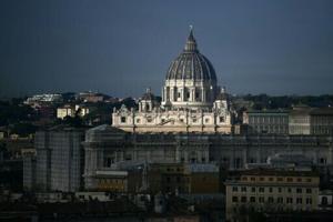 St Peter’s Basilica gets terrace cafe for 400th anniversary